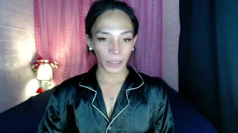 Snapshot of uncut_queen chatting on 07-15-26, 02:28 LOVELY JANE online show from 07-15-26, 02:28