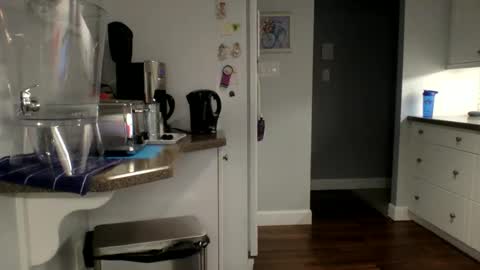 Buzz Bigcock online show from 12-17-24, 08:32