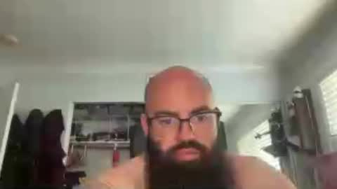 Snapshot of uncutbeard129840 chatting on 06-15-26, 01:24 uncutbeard129840 online show from 06-15-26, 01:24