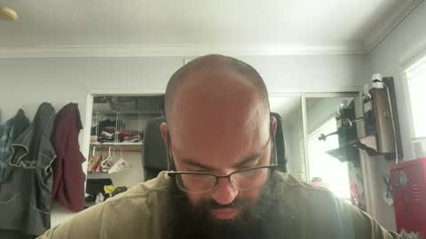 Snapshot of uncutbeard129840 chatting on 06-17-26, 11:38 uncutbeard129840 online show from 06-17-26, 11:38