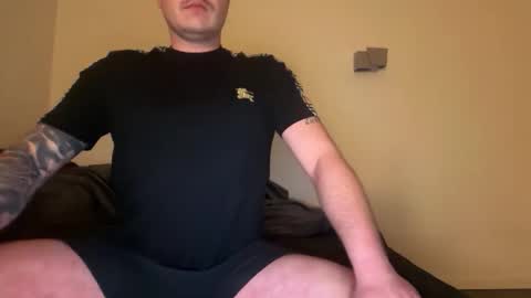 Snapshot of uncutedaustria chatting on 02-25-26, 10:19 Tom online show from 02-25-26, 10:19