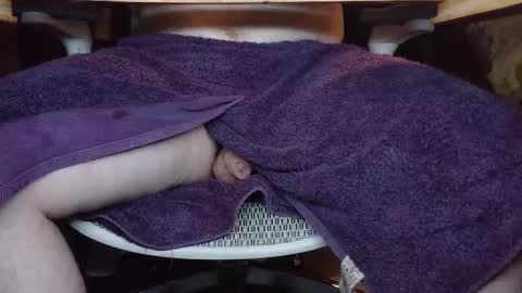 Snapshot of under_the_desk40 chatting on 12-21-25, 09:55 Under the desk online show from 12-21-25, 09:55