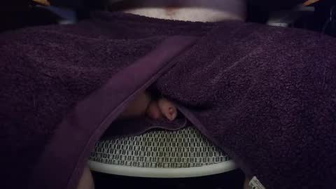 Snapshot of under_the_desk40 chatting on 02-13-26, 09:33 Under the desk online show from 02-13-26, 09:33