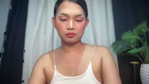 Snapshot of underrated_trans chatting on 05-28-26, 11:18 Lily online show from 05-28-26, 11:18