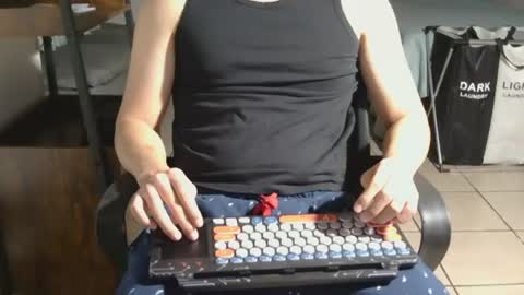 Snapshot of undressme_ chatting on 07-16-26, 06:19 UndressMe online show from 07-16-26, 06:19