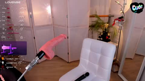 Snapshot of unicent chatting on 12-14-24, 03:18 Call me Mira thumbs up its make me happy online show from 12-14-24, 03:18