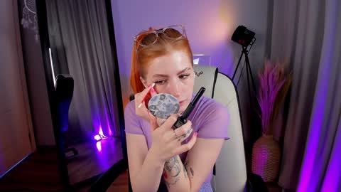 Snapshot of unicent chatting on 12-17-24, 08:43 Call me Mira thumbs up its make me happy online show from 12-17-24, 08:43