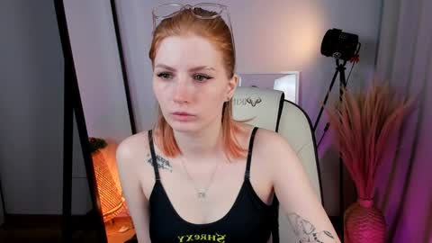 Snapshot of unicent chatting on 12-29-24, 01:38 Call me Mira thumbs up its make me happy online show from 12-29-24, 01:38