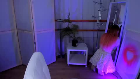 Snapshot of unicent chatting on 01-21-25, 08:43 Call me Mira thumbs up its make me happy online show from 01-21-25, 08:43