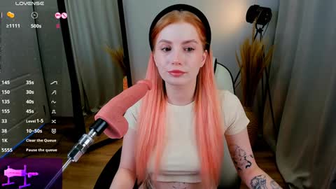 Snapshot of unicent chatting on 01-25-25, 01:21 Call me Mira thumbs up its make me happy online show from 01-25-25, 01:21