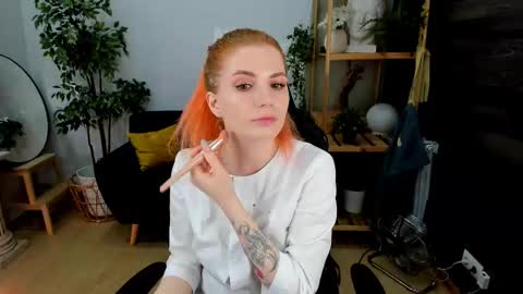 Snapshot of unicent chatting on 02-09-25, 06:37 Call me Mira thumbs up its make me happy online show from 02-09-25, 06:37