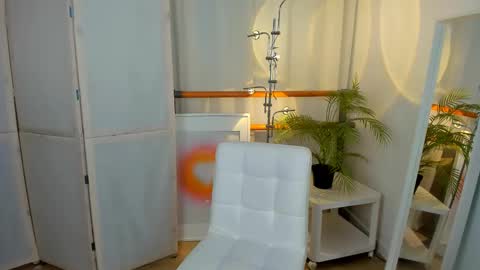 Snapshot of unicent chatting on 03-10-25, 09:29 Call me Mira thumbs up its make me happy online show from 03-10-25, 09:29