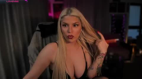 Snapshot of unicornsandboobs chatting on 07-13-26, 06:11 Carla online show from 07-13-26, 06:11