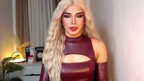 Snapshot of unique_taste69 chatting on 01-07-26, 05:37 Miss Andrea online show from 01-07-26, 05:37