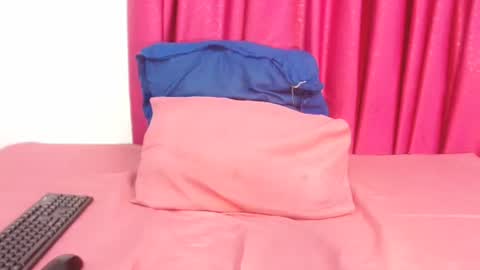 Snapshot of uniquebony chatting on 09-09-25, 10:59 UNIQUEBONY online show from 09-09-25, 10:59