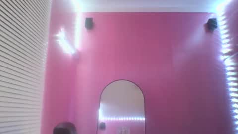 Snapshot of uniqueshy91 chatting on 01-18-26, 05:44 Tiffiany online show from 01-18-26, 05:44