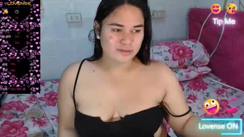 Snapshot of ur_baby_rebbecca chatting on 12-08-24, 11:03 SINGLE online show from 12-08-24, 11:03
