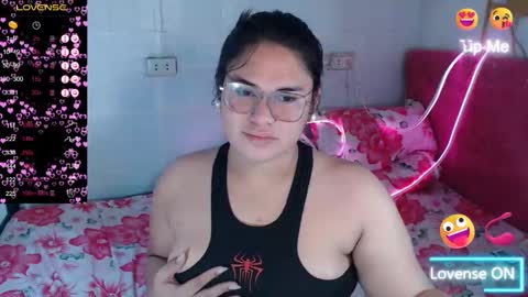 Snapshot of ur_baby_rebbecca chatting on 12-13-24, 01:37 SINGLE online show from 12-13-24, 01:37