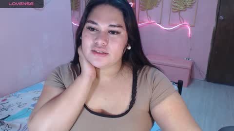 Snapshot of ur_baby_rebbecca chatting on 12-29-24, 08:48 SINGLE online show from 12-29-24, 08:48