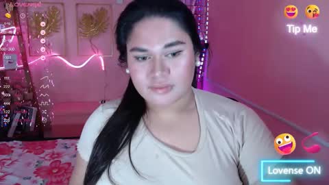 Snapshot of ur_baby_rebbecca chatting on 01-06-25, 06:58 SINGLE online show from 01-06-25, 06:58