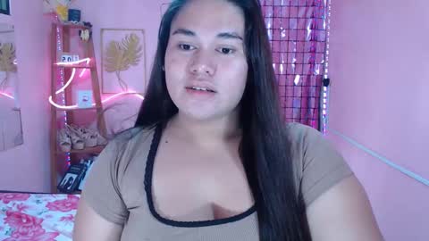 Snapshot of ur_baby_rebbecca chatting on 01-08-25, 02:25 SINGLE online show from 01-08-25, 02:25
