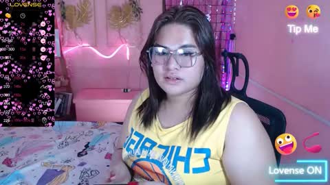 Snapshot of ur_baby_rebbecca chatting on 01-27-25, 03:04 SINGLE online show from 01-27-25, 03:04