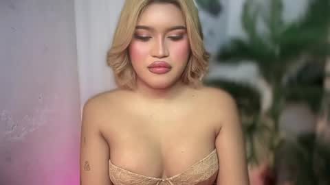 Snapshot of ur_bombshellpatty chatting on 04-25-26, 02:25 ur_bombshellpatty online show from 04-25-26, 02:25