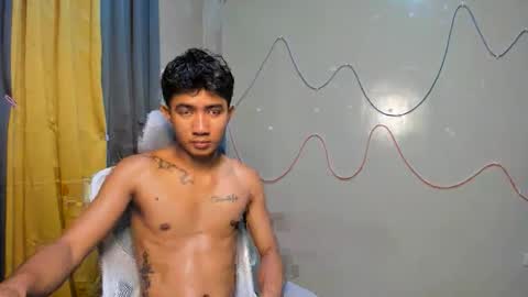 Snapshot of ur_hottestjonny chatting on 05-06-26, 03:39 jonny online show from 05-06-26, 03:39