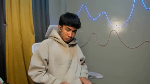 Snapshot of ur_hottestjonny chatting on 05-11-26, 04:04 jonny online show from 05-11-26, 04:04