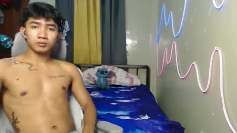 Snapshot of ur_hottestjonny chatting on 06-07-26, 11:03 jonny online show from 06-07-26, 11:03