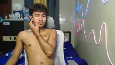 Snapshot of ur_hottestjonny chatting on 06-10-26, 11:03 jonny online show from 06-10-26, 11:03