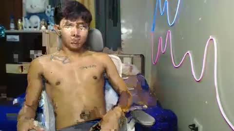 Snapshot of ur_hottestjonny chatting on 06-11-26, 12:32 jonny online show from 06-11-26, 12:32