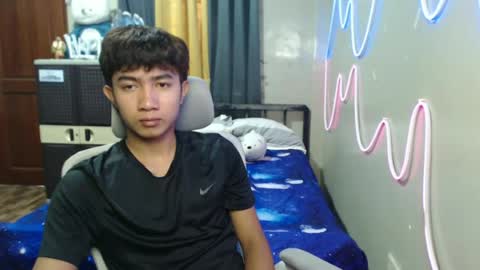 Snapshot of ur_hottestjonny chatting on 06-24-26, 11:04 jonny online show from 06-24-26, 11:04
