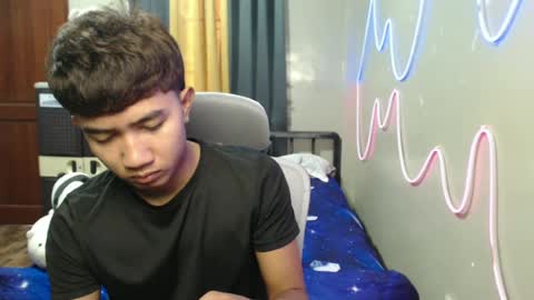 Snapshot of ur_hottestjonny chatting on 06-27-26, 11:21 jonny online show from 06-27-26, 11:21