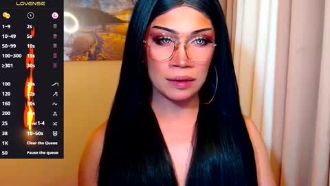 Snapshot of ur_new_fantasy chatting on 12-17-25, 03:40 Call me Queeny online show from 12-17-25, 03:40