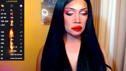 Snapshot of ur_new_fantasy chatting on 12-19-25, 01:18 Call me Queeny online show from 12-19-25, 01:18