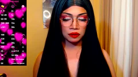 Snapshot of ur_new_fantasy chatting on 12-20-25, 03:30 Call me Queeny online show from 12-20-25, 03:30