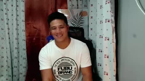 Snapshot of ur_pinoydave chatting on 02-08-25, 06:12 Dave online show from 02-08-25, 06:12