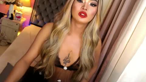 Snapshot of ur_sassygirl chatting on 02-17-25, 07:04 Kath online show from 02-17-25, 07:04