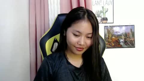 Snapshot of ur_small_girl chatting on 11-15-25, 01:51 ur_small_girl online show from 11-15-25, 01:51