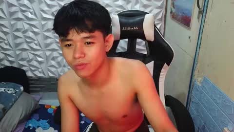 Snapshot of ur_younngtwinkxxx chatting on 02-07-26, 05:27 Ken online show from 02-07-26, 05:27