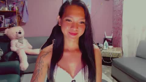 Snapshot of urasian_newra chatting on 02-08-25, 03:31 NEWRA ALLISON online show from 02-08-25, 03:31