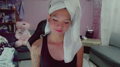 Snapshot of urasian_newra chatting on 02-12-25, 11:07 NEWRA ALLISON online show from 02-12-25, 11:07