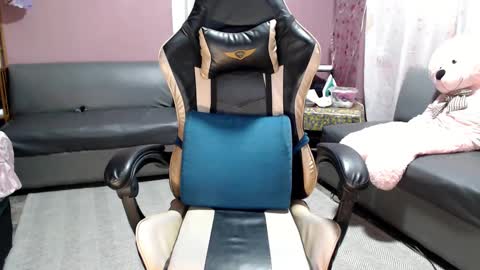 Snapshot of urasian_newra chatting on 02-23-25, 06:56 NEWRA ALLISON online show from 02-23-25, 06:56