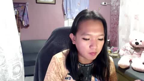 Snapshot of urasian_newra chatting on 03-10-25, 04:03 NEWRA ALLISON online show from 03-10-25, 04:03