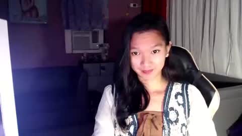 Snapshot of urasian_newra chatting on 10-09-25, 07:23 NEWRA ALLISON online show from 10-09-25, 07:23