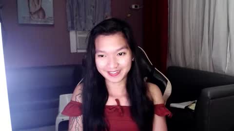 Snapshot of urasian_newra chatting on 10-15-25, 05:35 NEWRA ALLISON online show from 10-15-25, 05:35