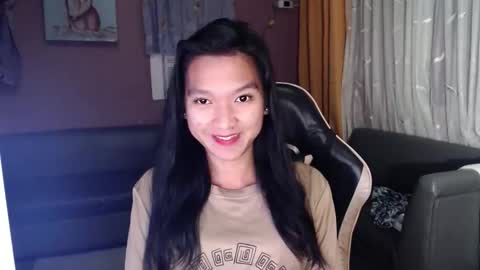 Snapshot of urasian_newra chatting on 11-04-25, 08:08 NEWRA ALLISON online show from 11-04-25, 08:08