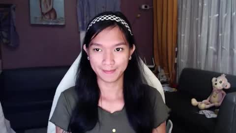 Snapshot of urasian_newra chatting on 11-27-25, 08:00 NEWRA ALLISON online show from 11-27-25, 08:00