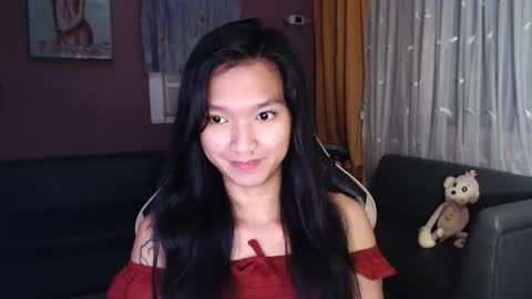 Snapshot of urasian_newra chatting on 12-20-25, 10:06 NEWRA ALLISON online show from 12-20-25, 10:06